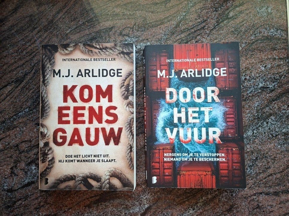 2x M.J. Arlidge - Door het vuur en Kom eens gauw, Boeken, Ophalen of Verzenden, Nieuw, M.J. Arlidge