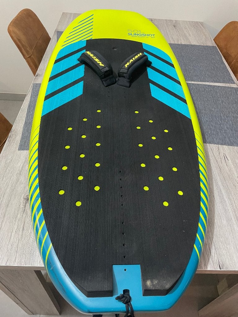 Wingboard Slingshot 50L, Sports nautiques & Bateaux, Enlèvement, Utilisé, Planche à voile