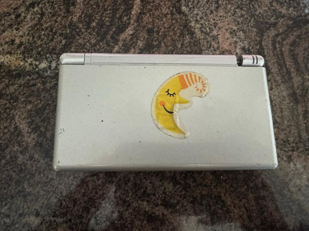 Grijze nintendo ds lite, Games en Spelcomputers, Ophalen of Verzenden, Zo goed als nieuw, DS Lite