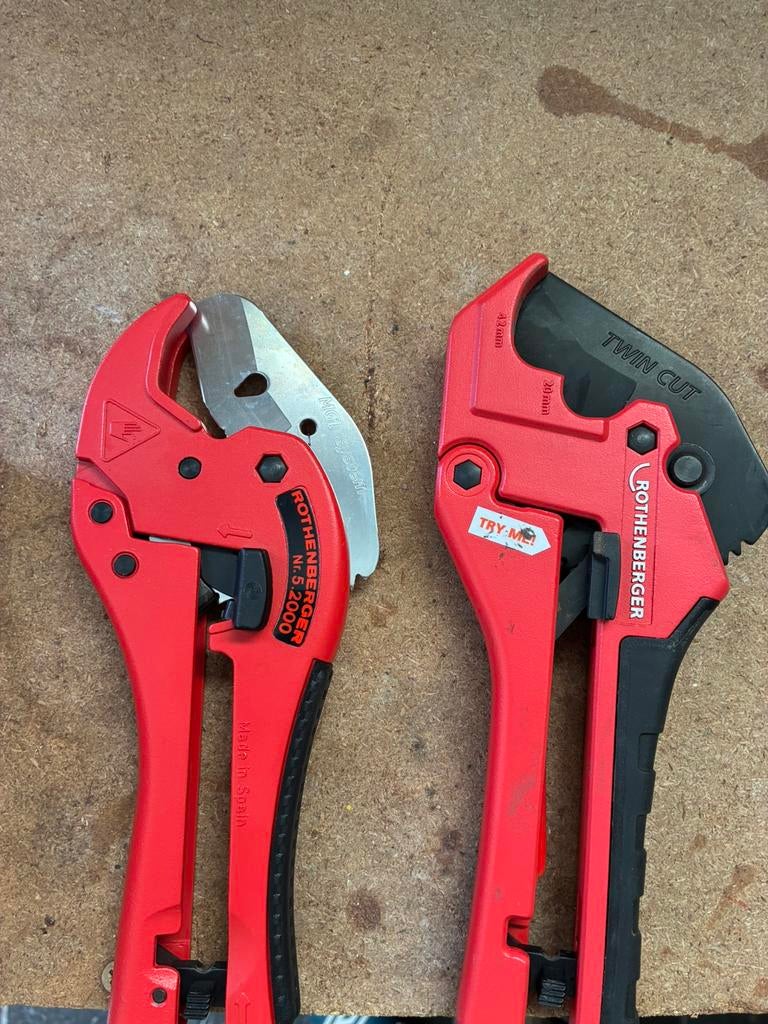 2 kniptangen voor alpex en pvc buizen, Doe-het-zelf en Bouw, Gereedschap | Handgereedschap, Ophalen, Nieuw