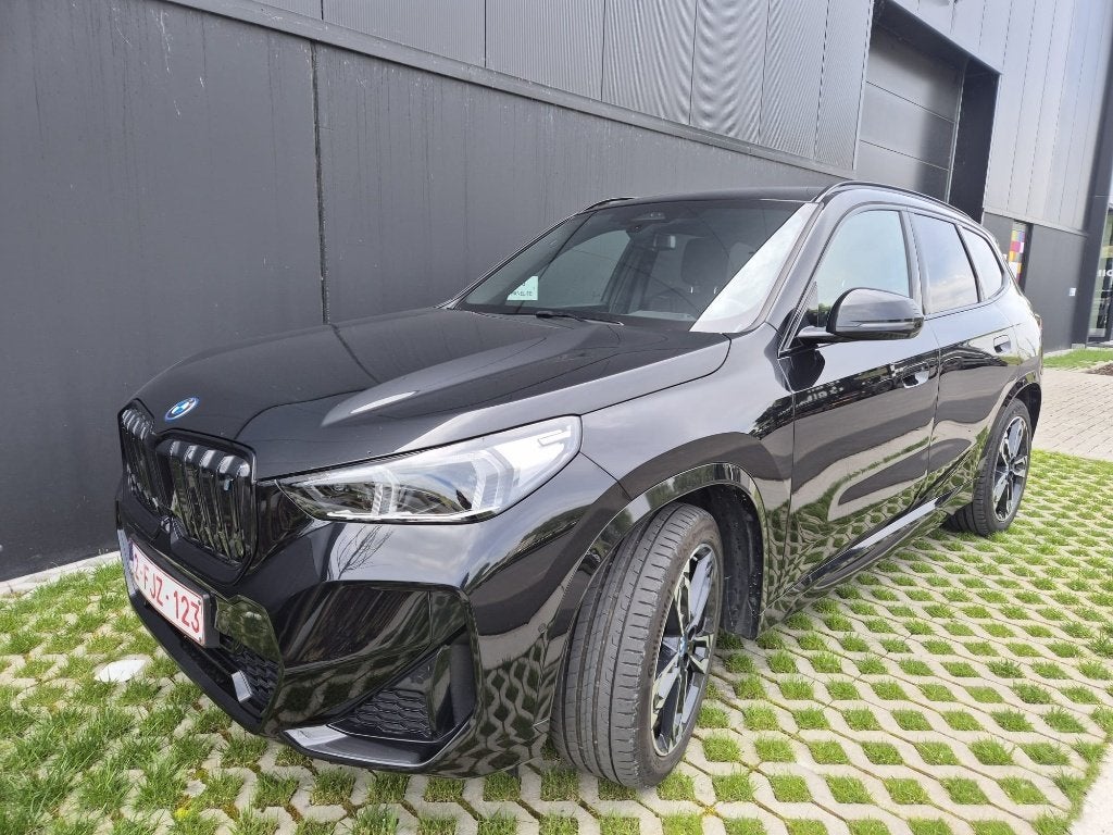BMW iX1 eDrive 30, Auto's, BMW, Particulier, iX1, Android Auto, Elektrisch, SUV of Terreinwagen, 5 deurs, Automaat, Zwart, Zwart