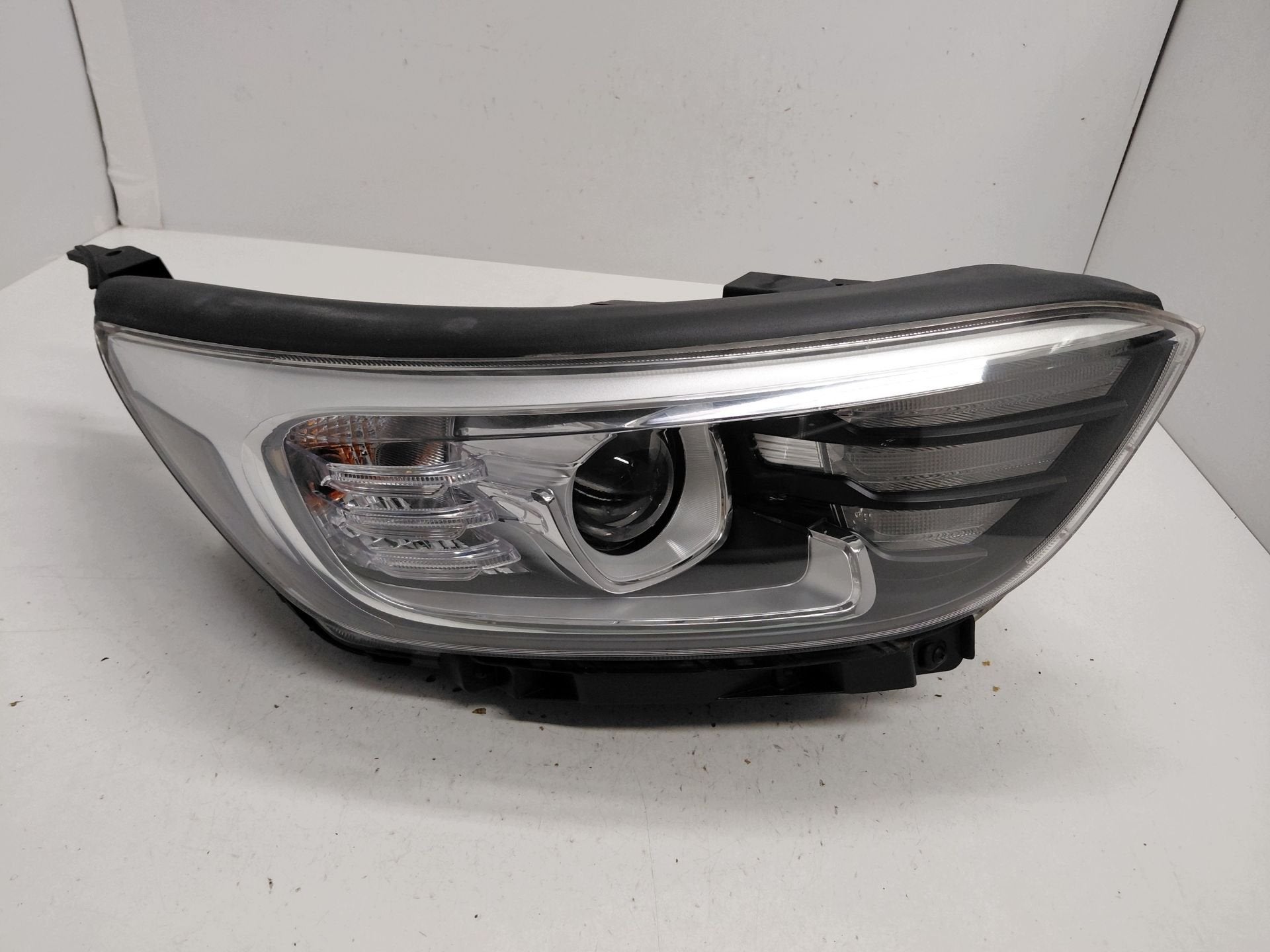 KIA Stonic Koplamp Rechts KIA, Auto-onderdelen, Heolleung-ro 12
06797  Seoul, Info@kia.com, Kia Corporation, Gebruikt