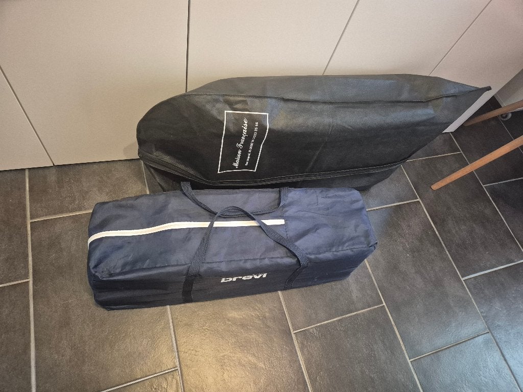 Lit parapluie bébé avec matelas, Enlèvement, Comme neuf, Lit