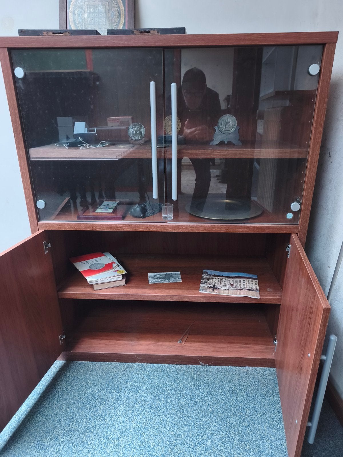 vitrinekast glas fineer, Huis en Inrichting, Ophalen