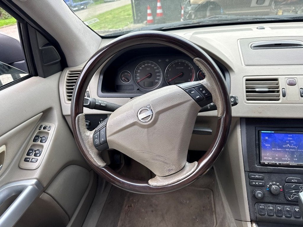 COMBINE COMMODO Volvo XC90 I (|31268575|30658677|31268579|), Info@volvocars.com, Volvo Car Germany GmbH, Siegburger Straße 229
50679  Köln, DE