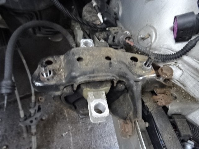 SUPPORT BOITE DE VITESSES Volkswagen Polo IV (9N1 / 2/3), Volkswagen, Volkswagen AG, Utilisé, Kundenbetreuung@volkswagen.de