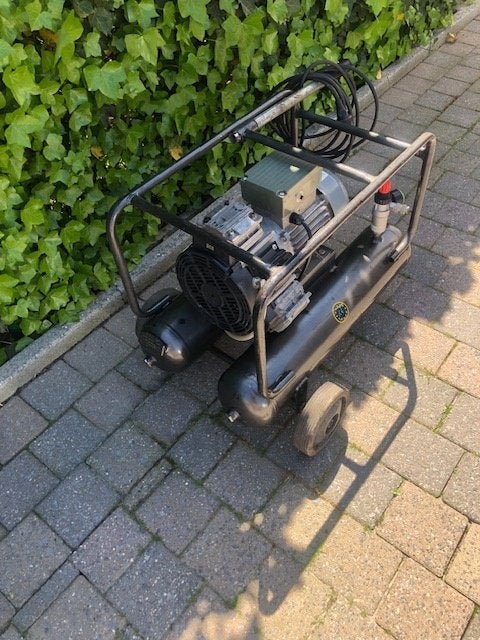 Compressor 220 volt   weinig lawaai, Ophalen, Gebruikt