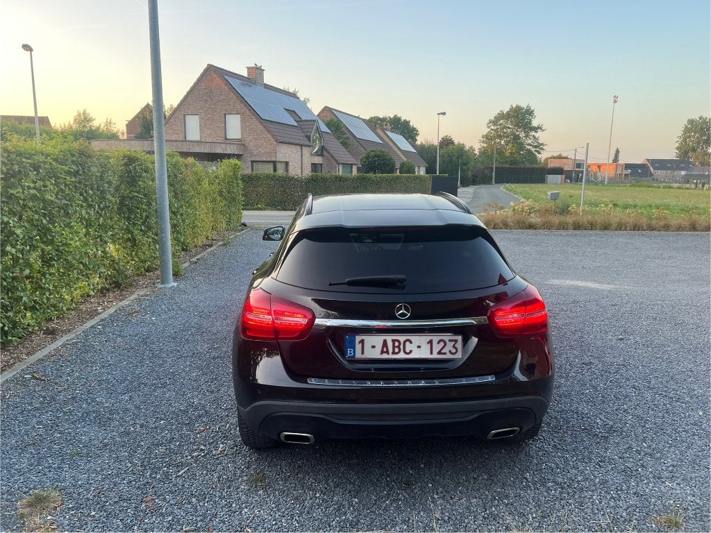 Mercedes GLA180 2019, Euro 6, 1598 kg, Noir, 5 portes