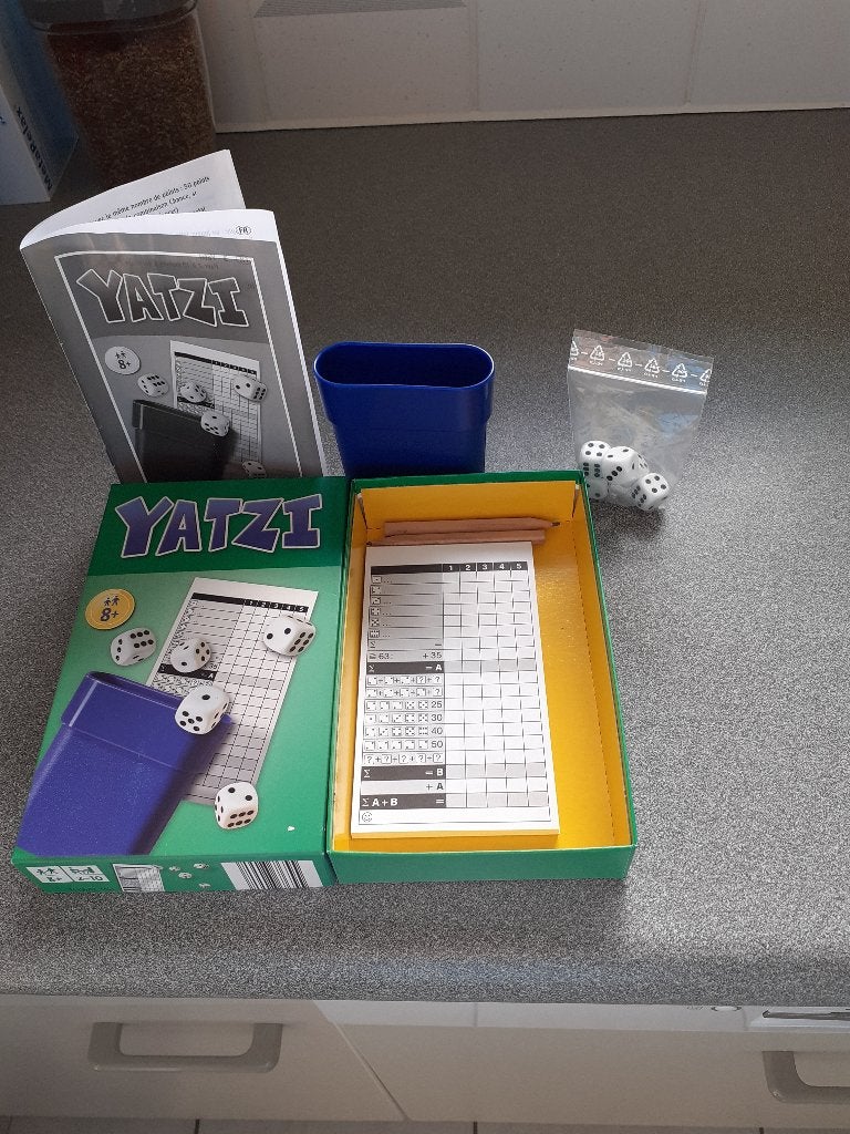 Jeu de société Yatzi pour enfants de 8 ans, 2 à 10 joueurs, Cinq joueurs ou plus, Enlèvement ou Envoi, Comme neuf