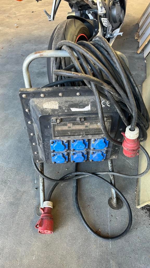 Werfkast met zware kabel 220/380, Ophalen of Verzenden, Gebruikt