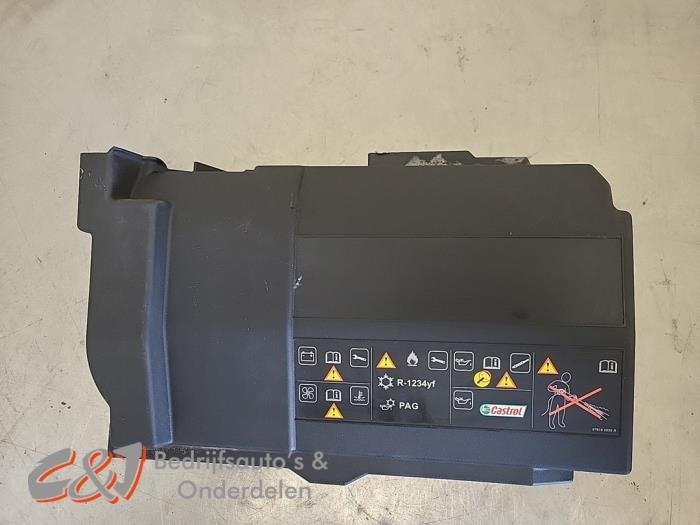 Couvercle de la batterie d'un Renault Trafic, Renault, -, 3 mois de garantie, Utilisé