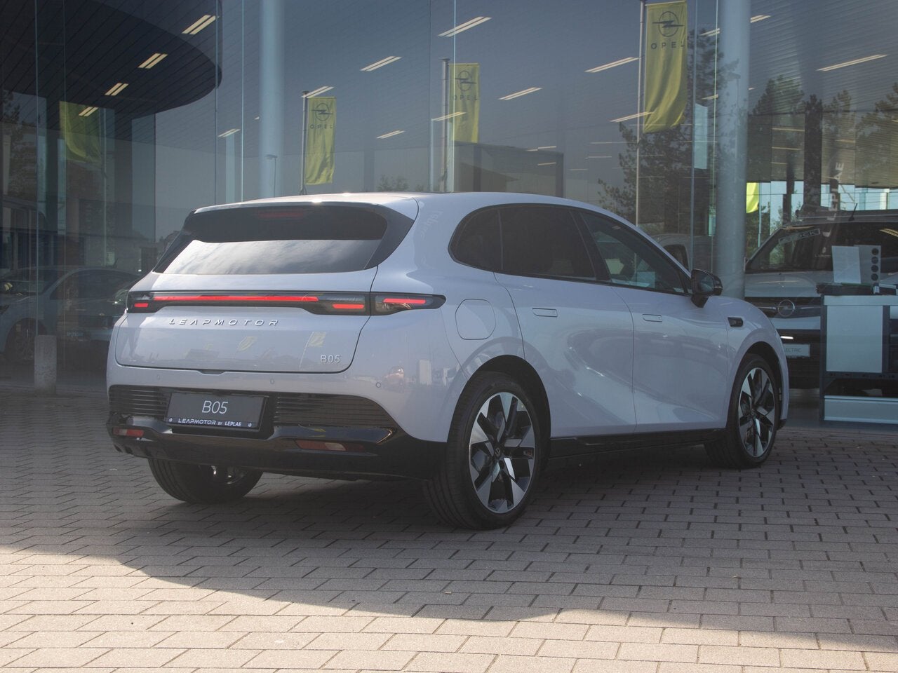 Leapmotor B05 DESIGN PROMAX 218PK 67 kWh WLTP 482KM|CAMERA|, Autos, 0 kg, 161 kW, B05, 0 kg