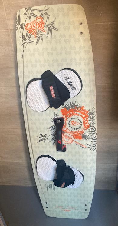 Planche de kitesurf 130x40, Enlèvement, Comme neuf, Planche de kite