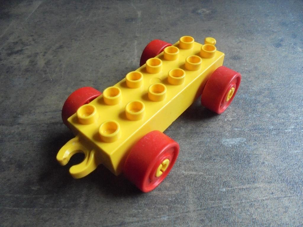 Lego Duplo Car Base 2x6 with Fake Bolts (zie foto's) 12, Verzenden, Gebruikt, Losse stenen, Duplo