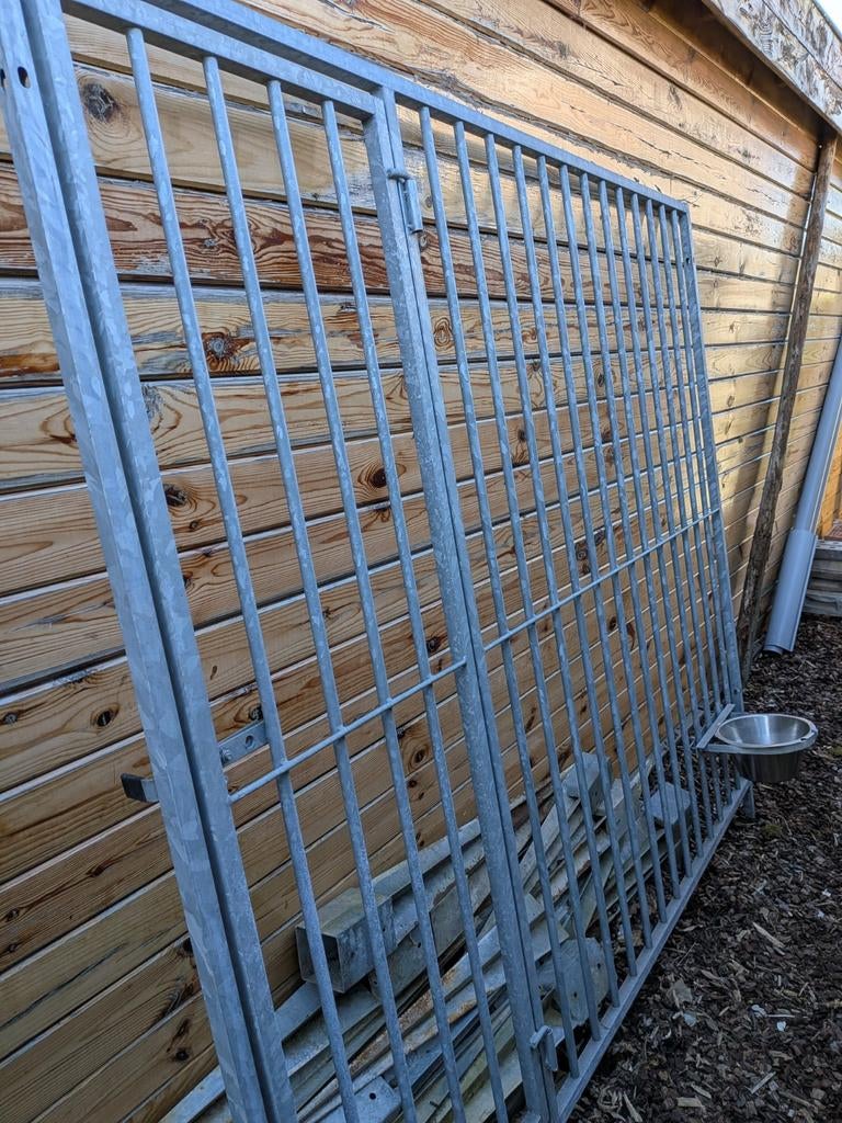Hondenkennel paneel met deur 2m breed, 1,84 hoog., Animaux & Accessoires, Maisons pour chiens, Chenil chien, Enlèvement