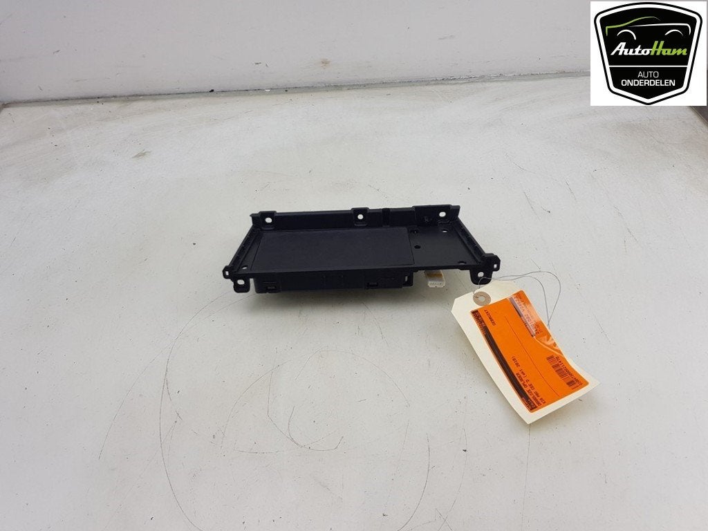 CHARGEUR DE TELEPHONE A INDUCTION (|95560J7000|84684J7100|), Kia Deutschland GmbH, Utilisé, Info@kia.de, Theodor-Heuss-Allee 11
60486  Frankfurt am Main, DE