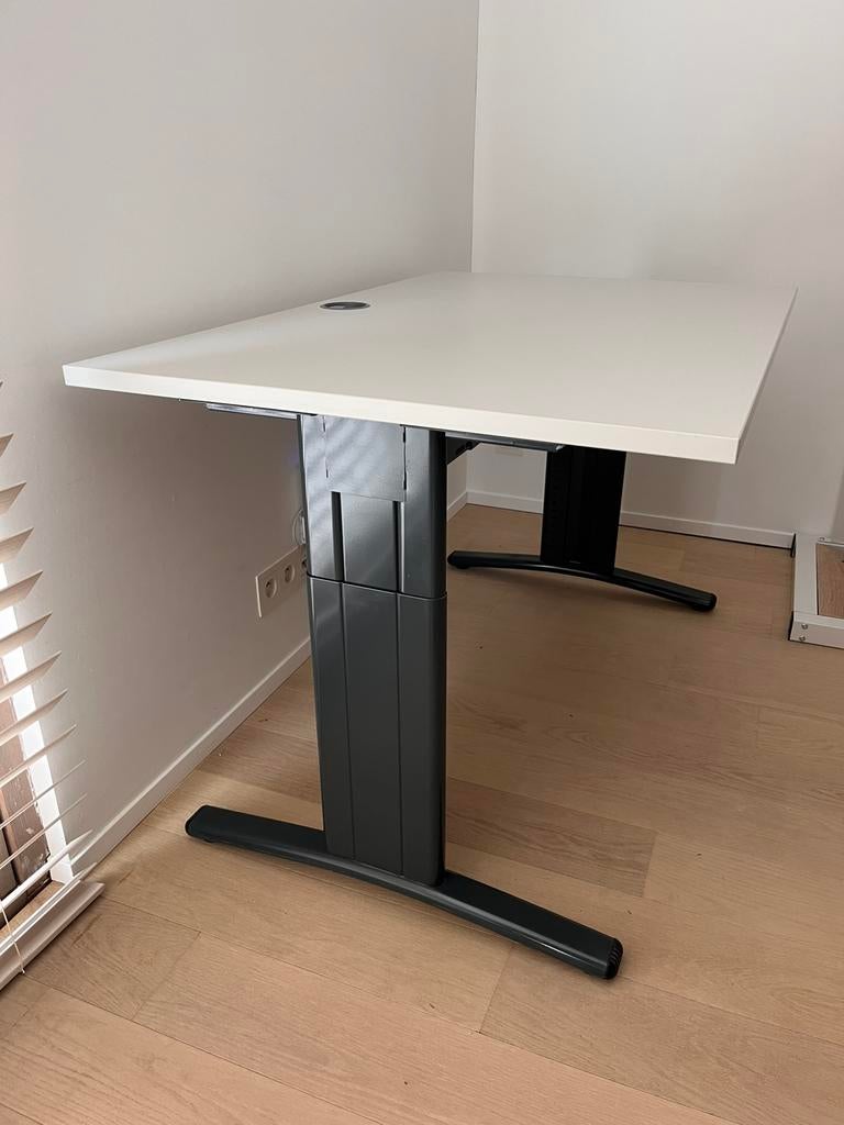 In hoogte verstelbare bureau 120x80, Ophalen, Zo goed als nieuw