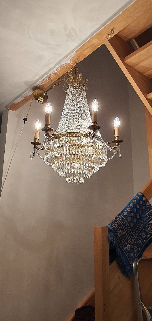 cristaux et lustre ancien, Enlèvement