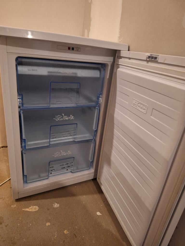 Beko Mini-diepvriezer, Elektronische apparatuur, Vriezers en Diepvrieskisten, Minder dan 85 cm, Minder dan 60 cm, Zo goed als nieuw