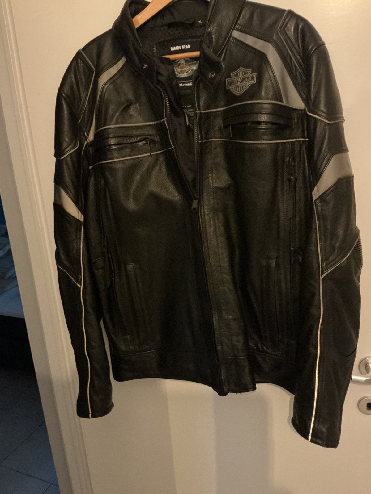 Nieuwe lederen motorvest Harley Davidson XL (Heren), Motoren, Verzenden, Nieuw met kaartje, Heren, Jas | leer