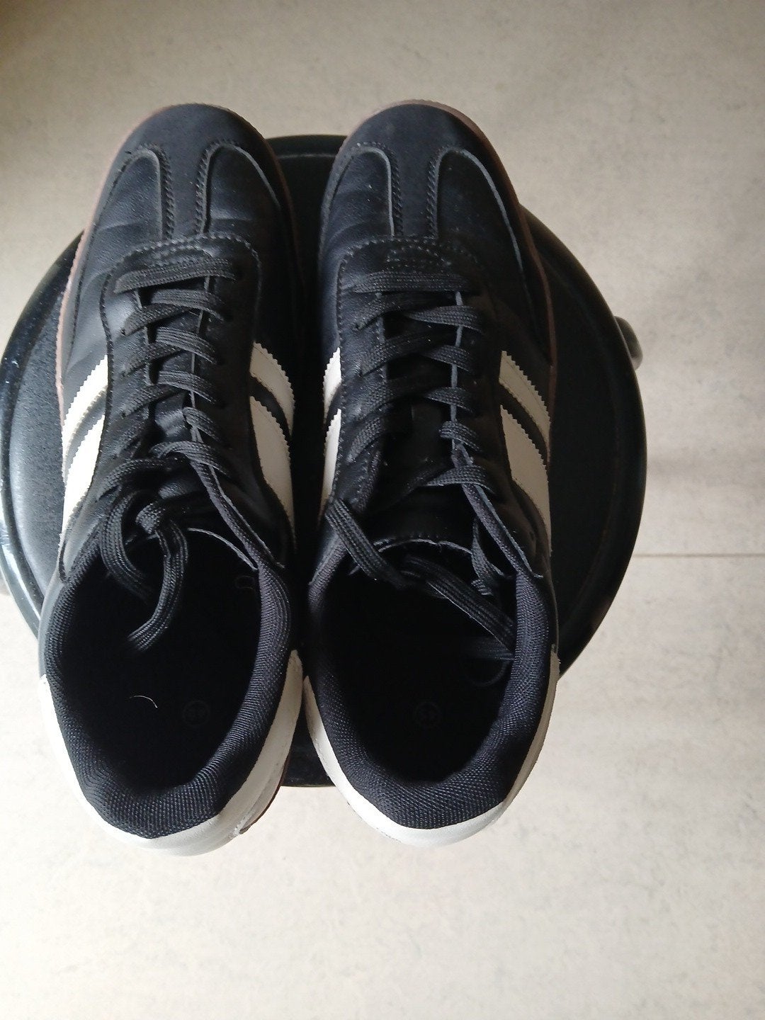 Zwarte sneakers met witte strepen maat 45, Enlèvement, Baskets