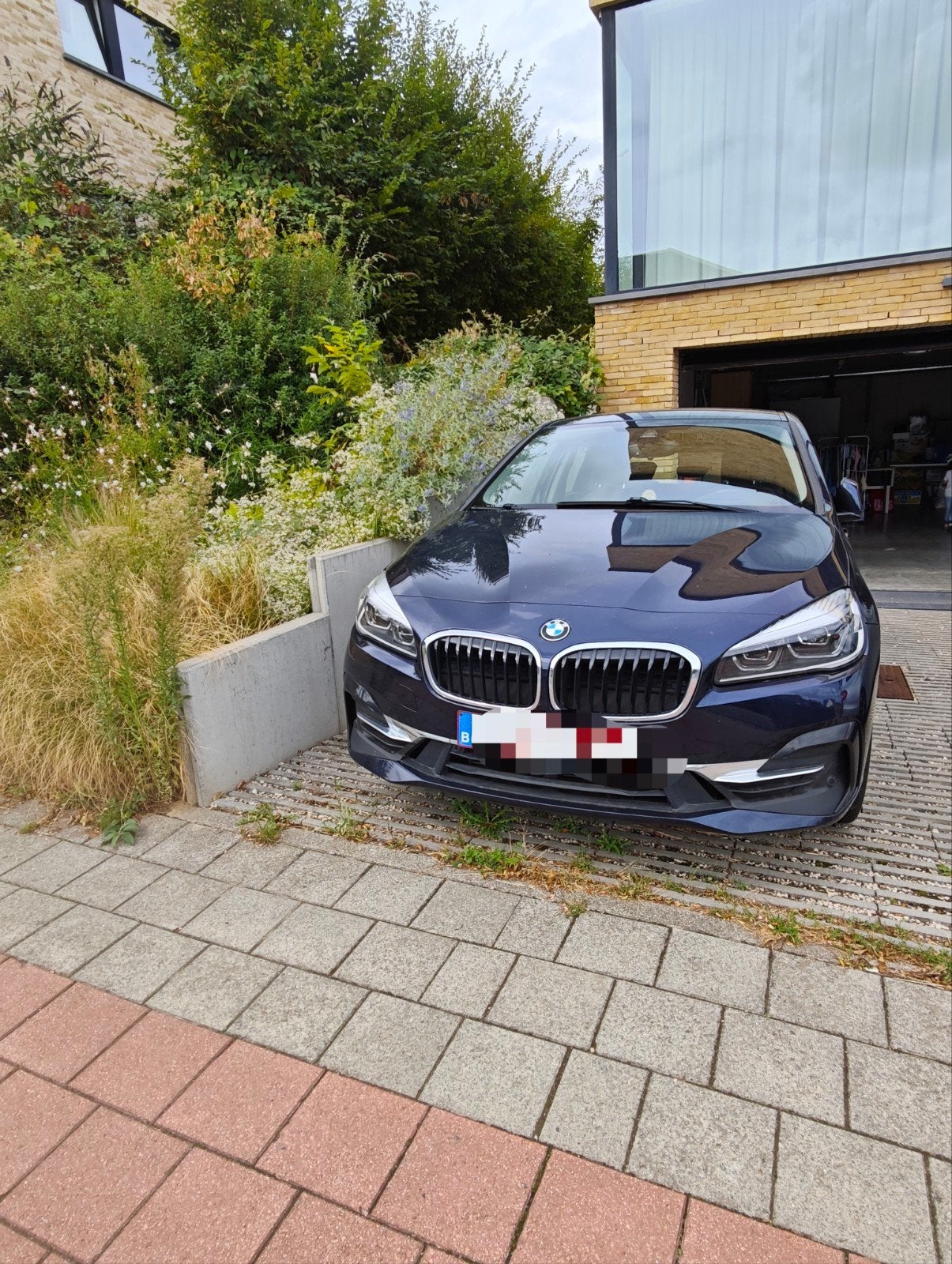 BMW 225xe (problème de batterie), Autos, Cuir, Achat, Euro 6, Phares directionnels