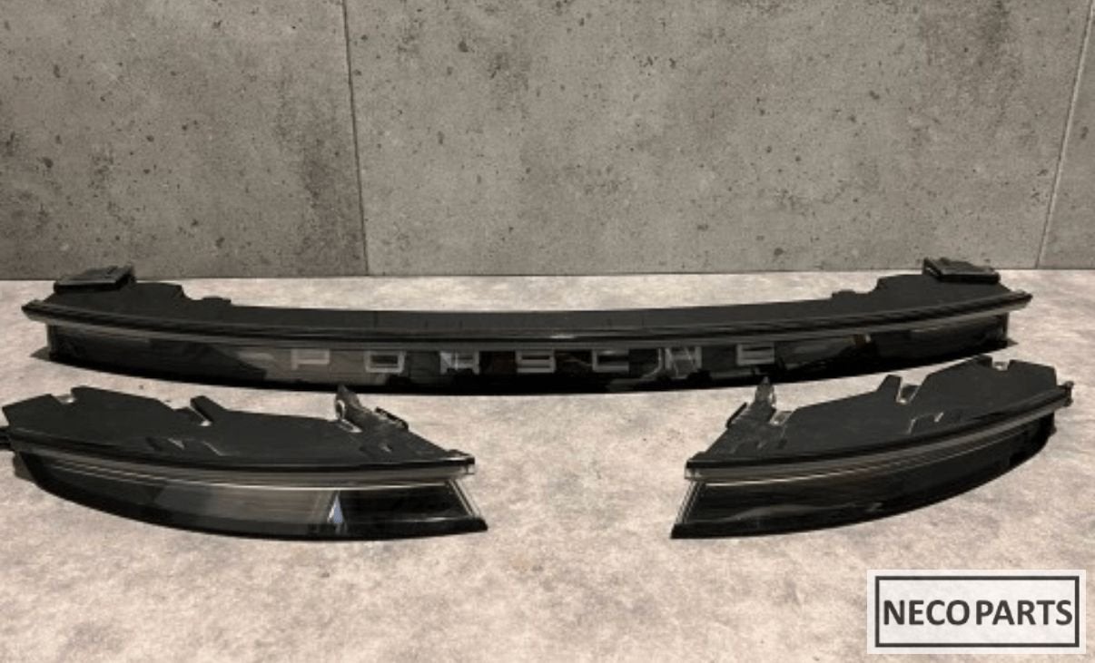 PORSCHE TAYCAN 4 CROSS TURISMO ACHTERLICHT ALLES LEVERBAAR!!, Gebruikt, -, -, Porsche