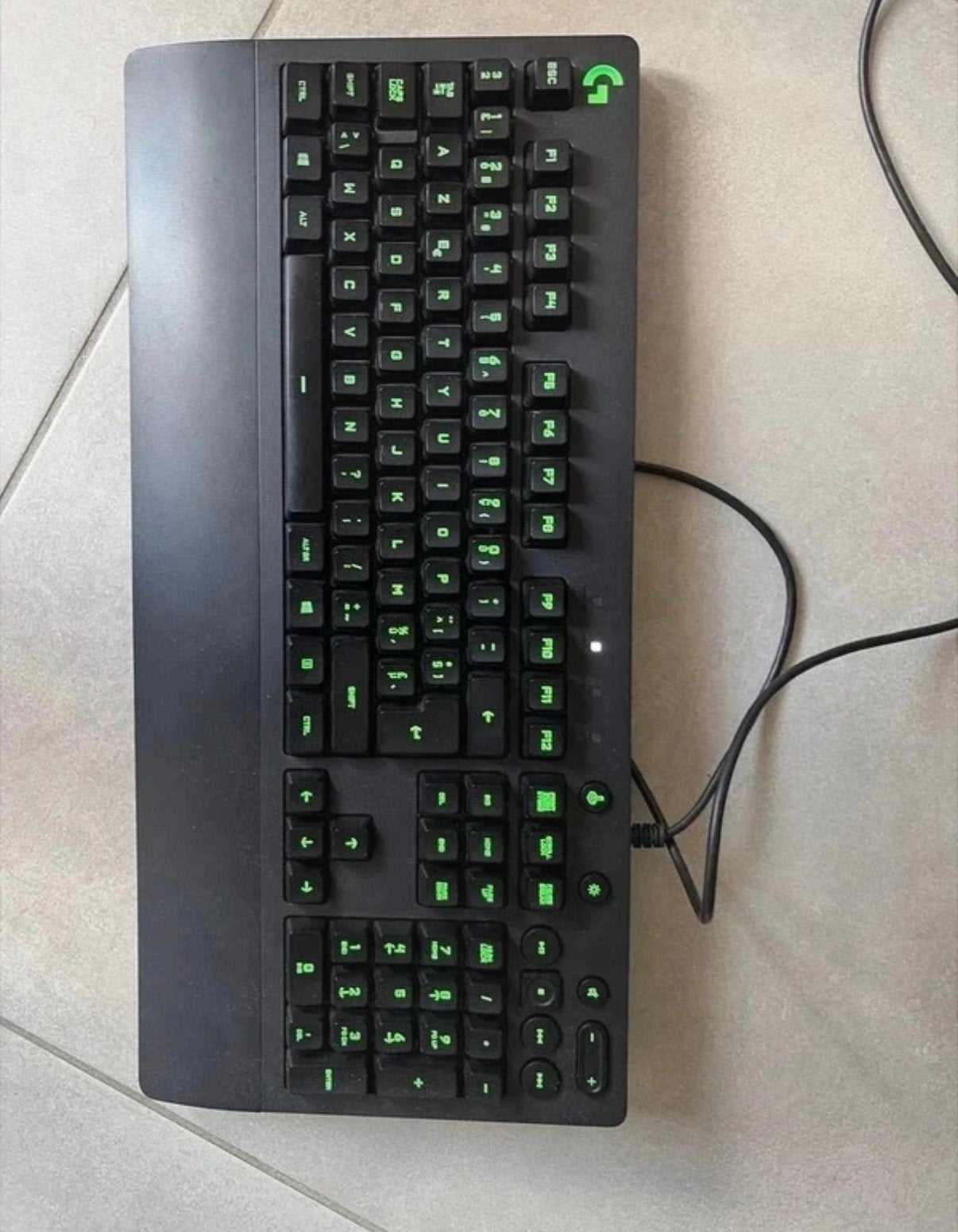 Logitech keyboard g213, Computers en Software, Ophalen of Verzenden, Zo goed als nieuw