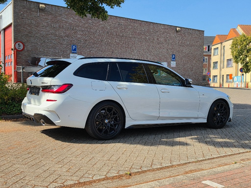 BMW 320D M Sport | Perform. Velgen | Head Up | Laser Lights, Auto's, BMW, Automaat, 1995 cc, 4 cilinders, Wit