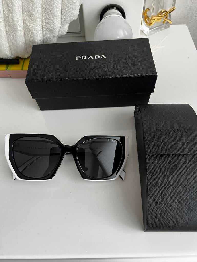 Te koop dames zonnenbril Prada, Ophalen of Verzenden, Zo goed als nieuw, Prada