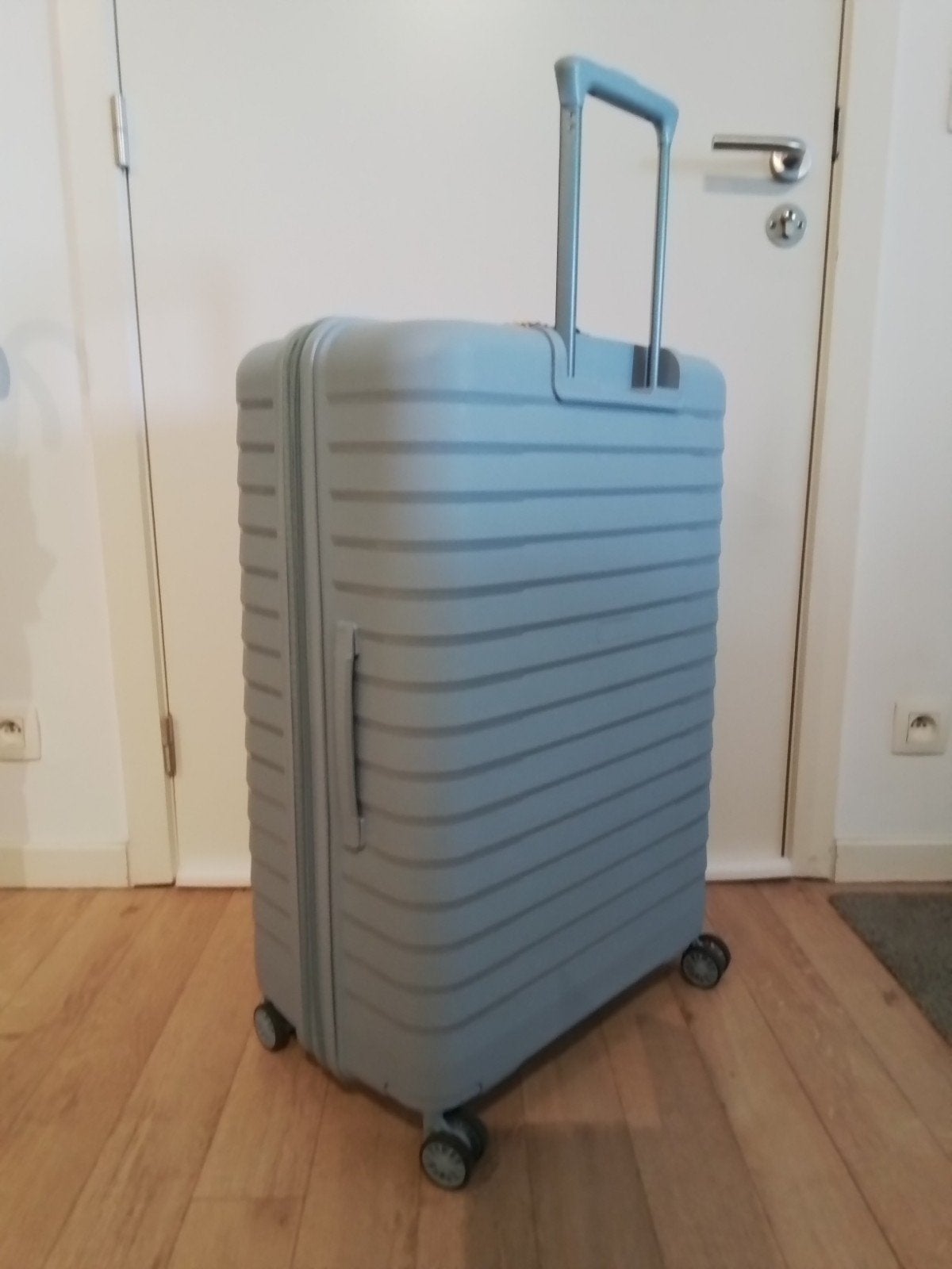 MOOIE GROTE DKNY REIS KOFFER  ,ZO GOED ALS NIEUW !, Ophalen, Wieltjes, Hard kunststof, Zo goed als nieuw