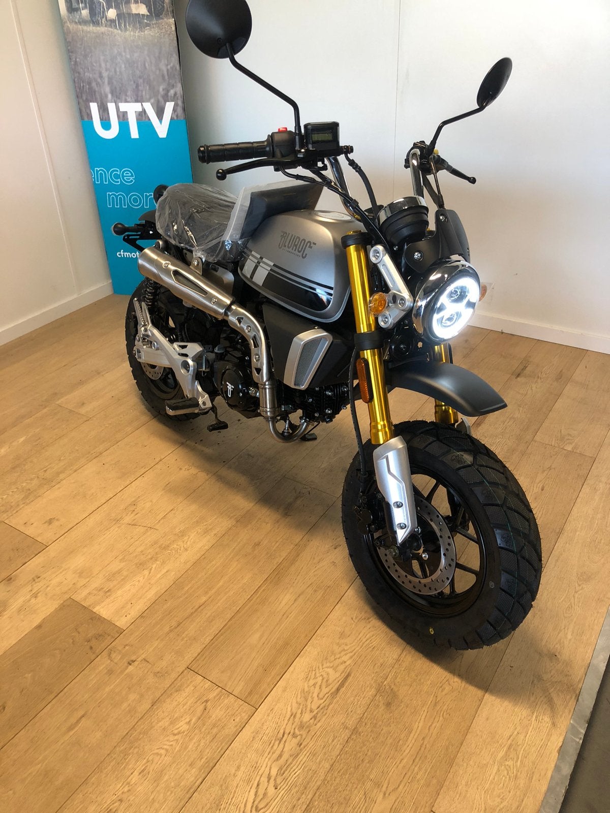 New NECO X-BONGO 50 actie + gratis helm, Enlèvement, Comme neuf