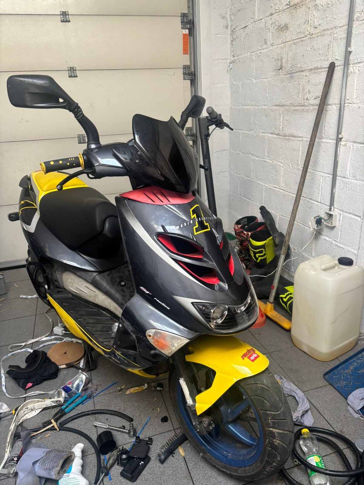Gezocht‼️ Brommer project (schakel of scooter) max. €400, Fietsen en Brommers, Brommers | Crossbrommers, Zo goed als nieuw, Ophalen