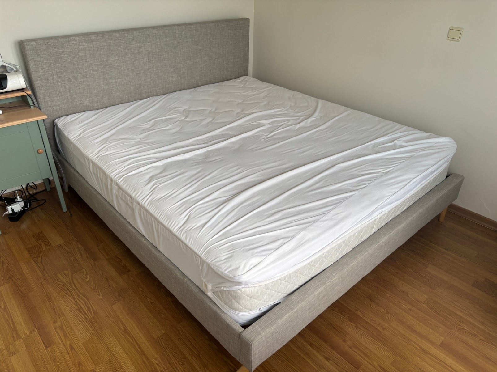 Lit Slome Hypnia 180200 avec sommier – à renforcer/réparer, Enlèvement, Comme neuf, Gris, 200 cm