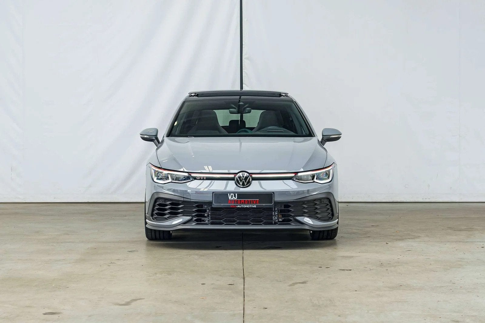 Volkswagen Golf GTI CLUBSPORT|AKRAPOVIC|HEAD-UP|HARMAN-KARDO, Argent ou Gris, 174 g/km, Entreprise, Alcantara