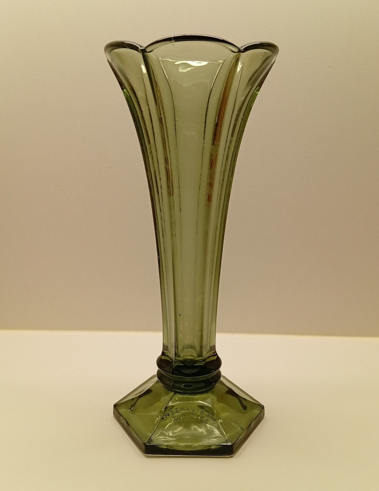 Vase art déco en cristal vert Val Saint Lambert | Americaine, Antiquités & Art, Enlèvement ou Envoi