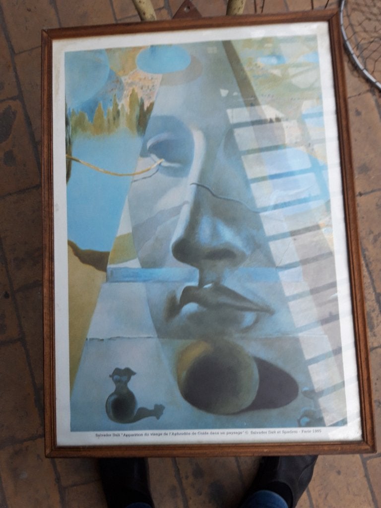 Salvador Dali, Antiquités & Art, Enlèvement