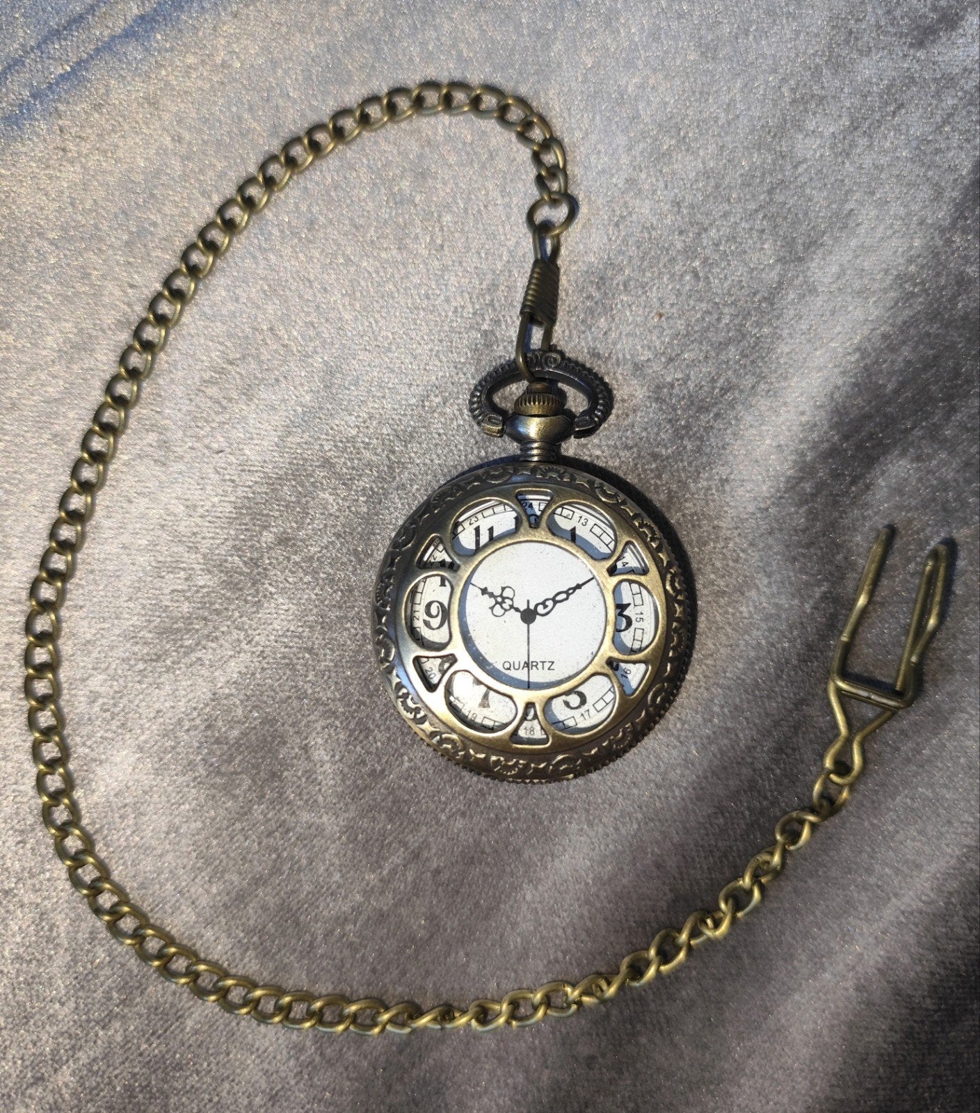 Vintage zakhorloge met ketting – erfstuk van mijn oma