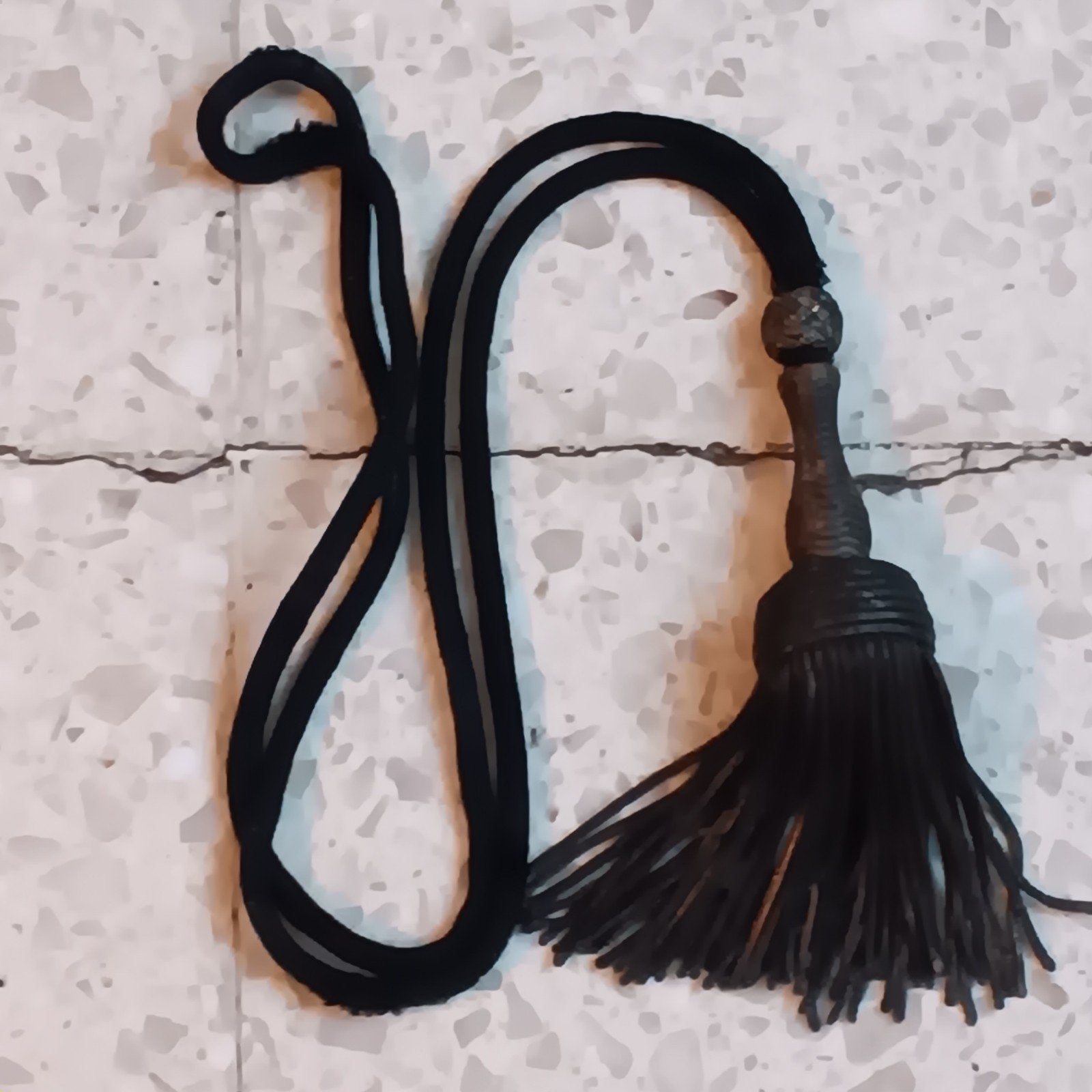 Ancienne dragonne pour sabre, Enlèvement