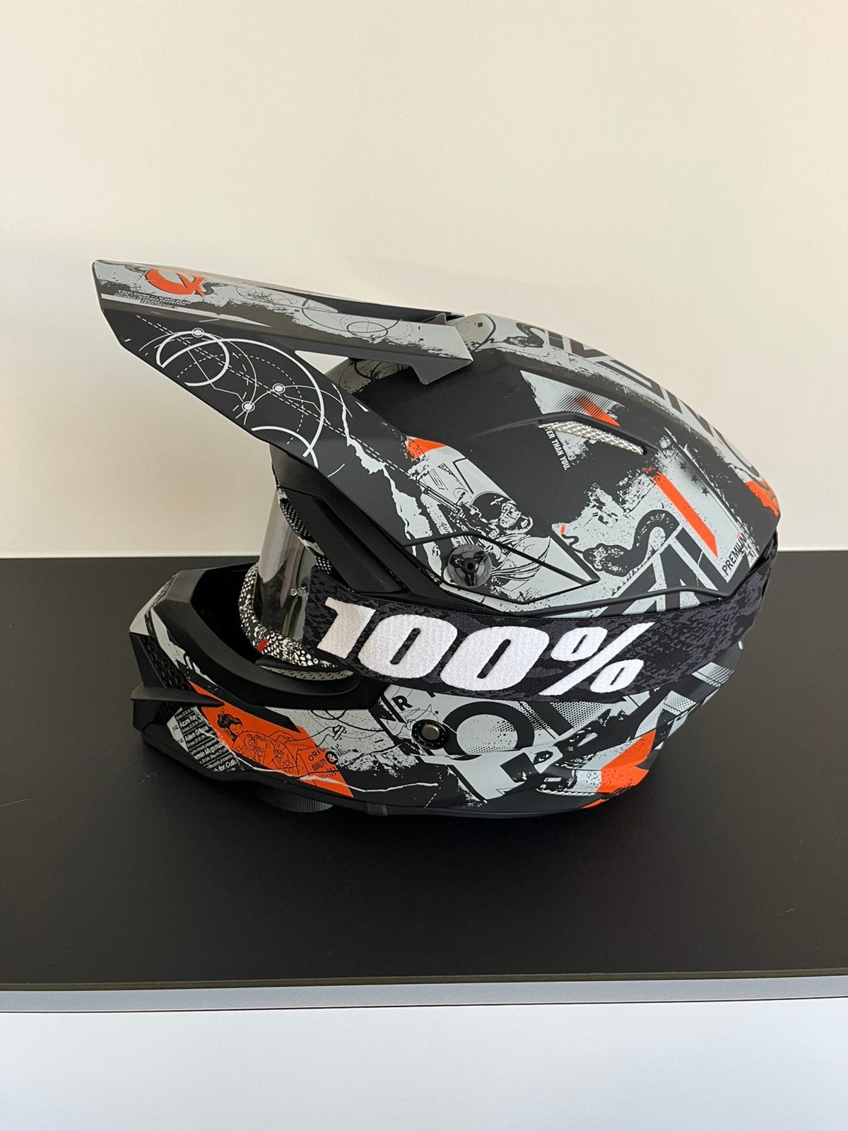 O neal cross helm + 100% bril quasi nieuw, Motoren, Kleding | Motorhelmen, Overige merken, Ophalen of Verzenden, Nieuw zonder kaartje