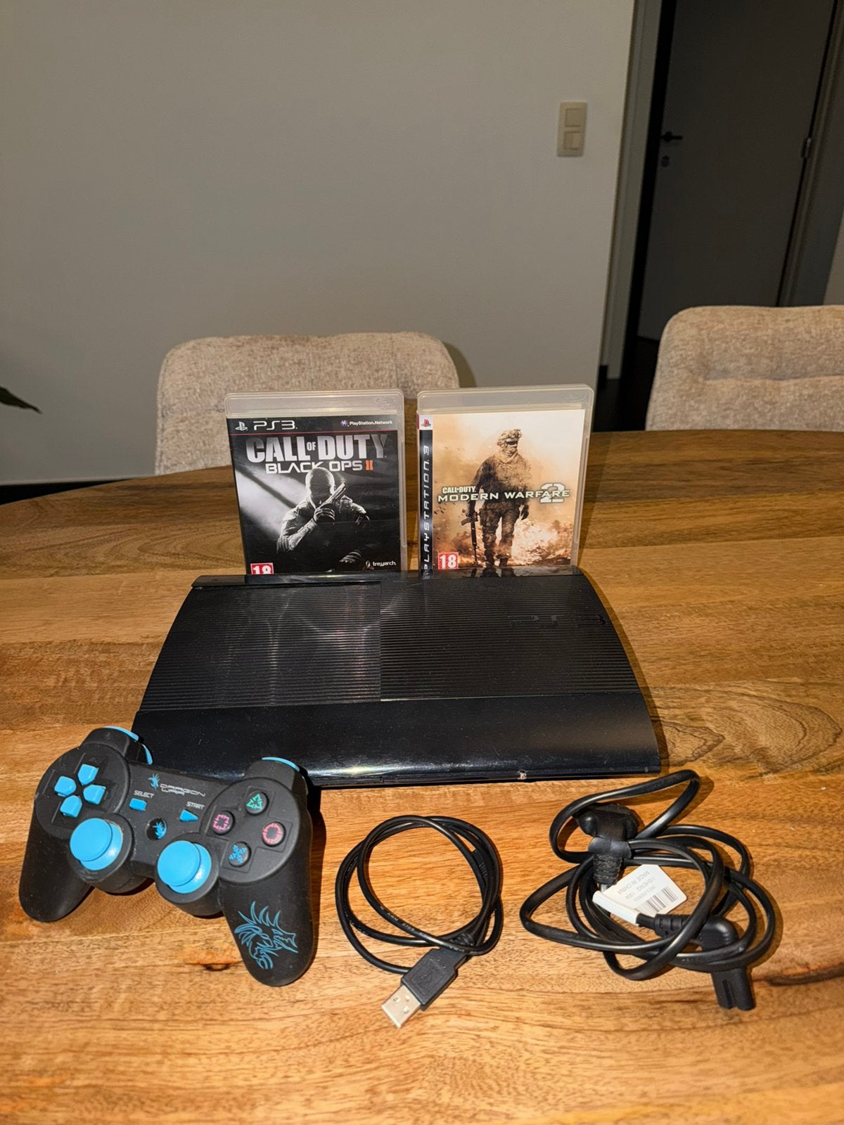 Playstation 3 met controller & 2 PS3 Games, Games en Spelcomputers, Ophalen of Verzenden, Zo goed als nieuw, Met 1 controller