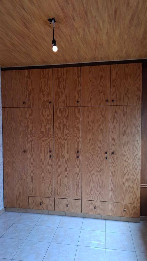 Gratis kast 240 hoog, 231 cm breed, 60 diep, Ophalen