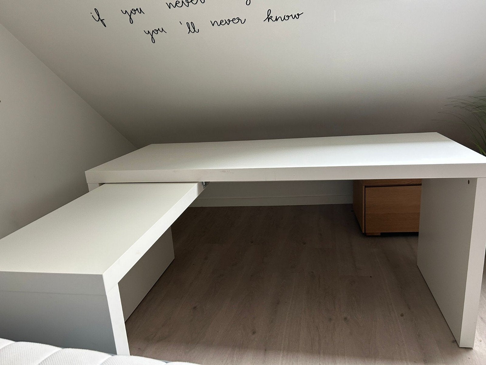 Malm ikea uitschuifbaar bureau, Enlèvement, Comme neuf