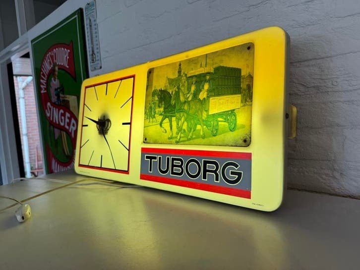 Vintage Tuborg Wandklok met Verlichting 1975, Verzamelen