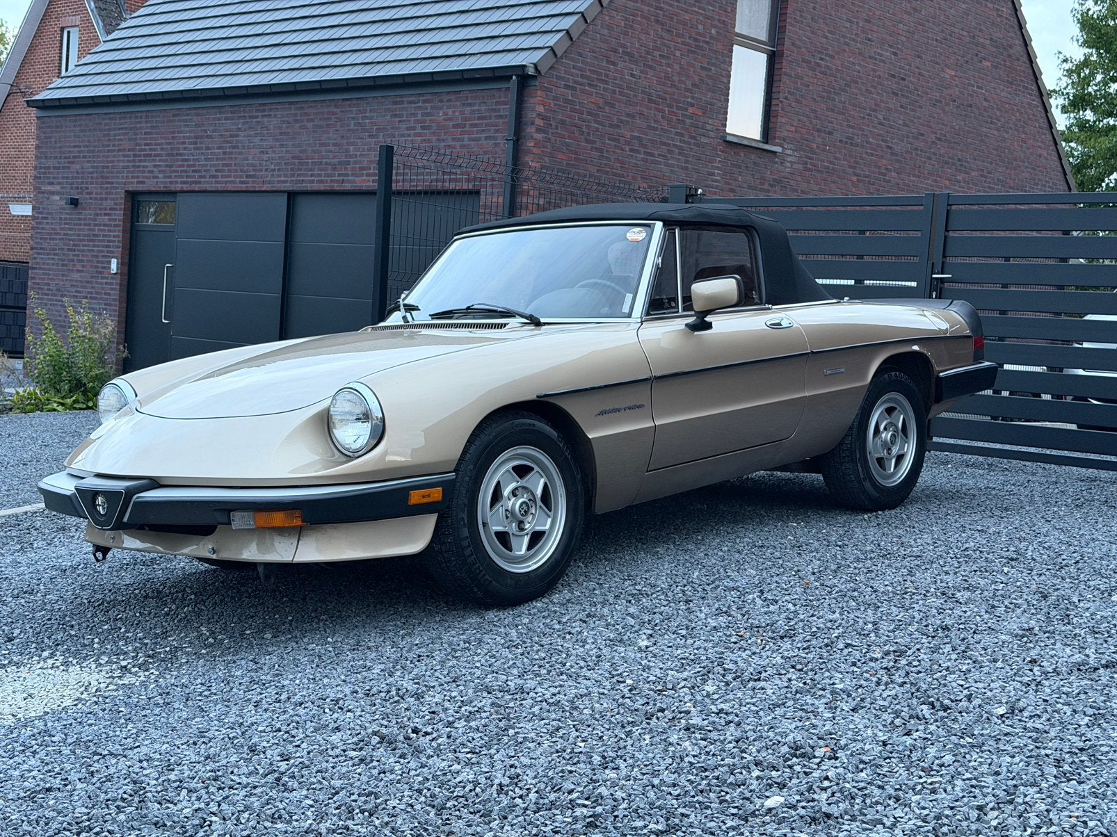 Alfa Romeo Spider 2.0 benzine, 1986 bouwjaar, 34.000 km, Autos, Entreprise, Boîte manuelle, https://public.car-pass.be/vhr/77b8aa64-3c62-47f7-8145-3363a3800684