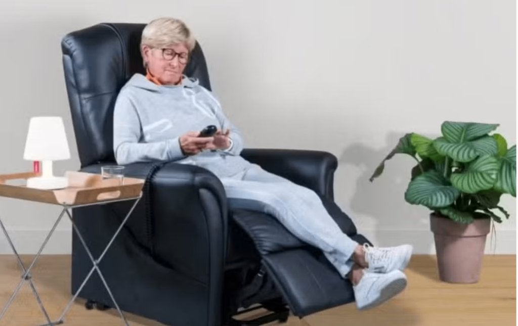 Elektrische relaxzetel met liftfunctie, Huis en Inrichting, Fauteuils, Ophalen, Gebruikt