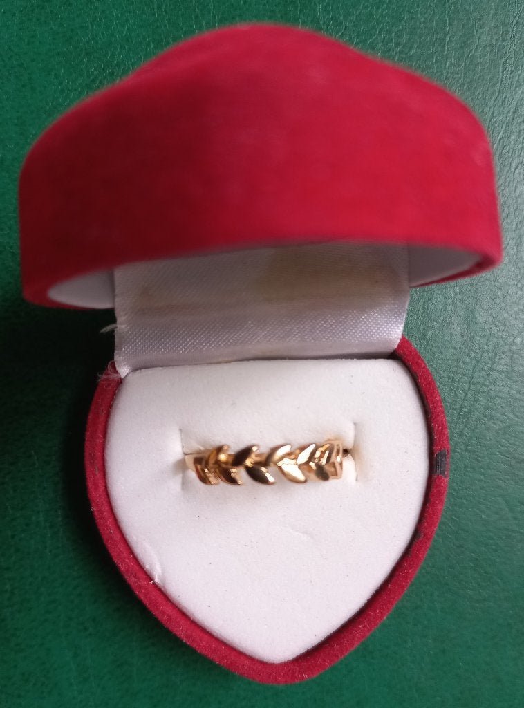 Ring - goudkleurig - lauwerkrans (NIEUW), Nieuw, Ophalen of Verzenden, Kleiner dan 17, Dame