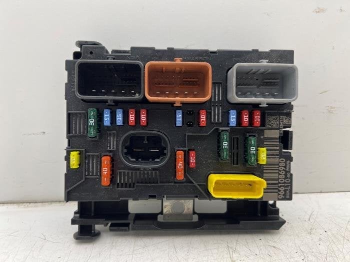 Boîte à fusibles d'un Peugeot 207, -, 3 mois de garantie, Utilisé, -