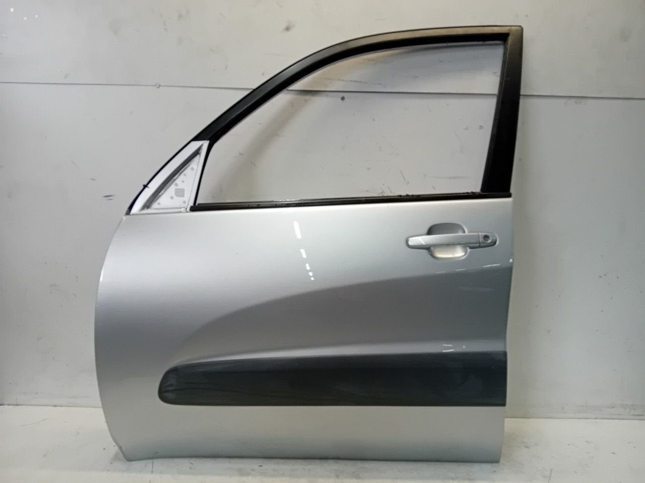 Portier links voor Toyota RAV4, Onderdelen@venauto.nl, Van der Ven Autorecycling B.V., Gebruikt, Daihatsu
