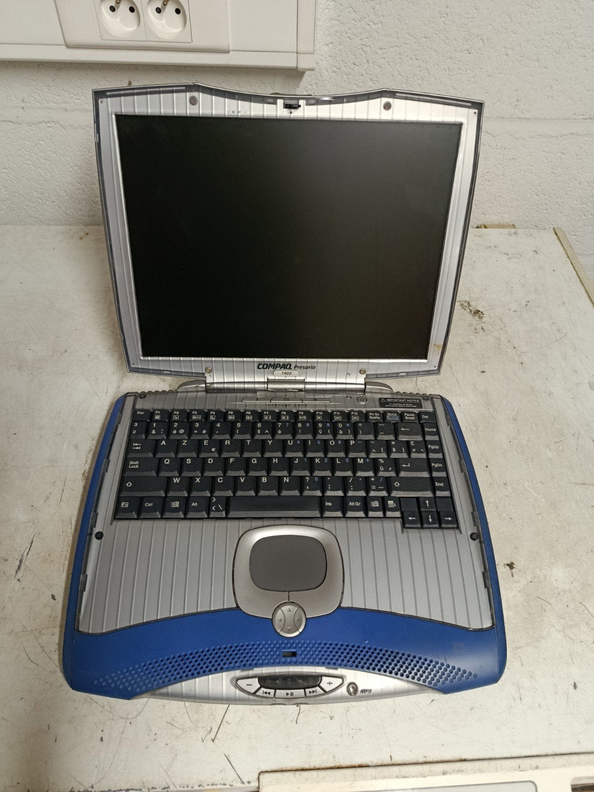 Oude compaq laptop, Computers en Software, Vintage Computers, Ophalen